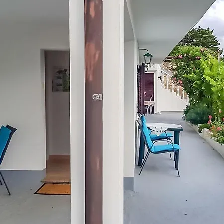 Direkt Am Gelegen Baska (Krk)