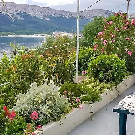Direkt Am Gelegen Baska (Krk)